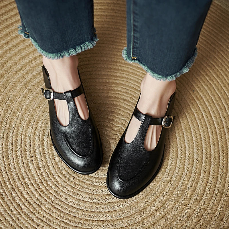 Annie | Low Heeled Pumps