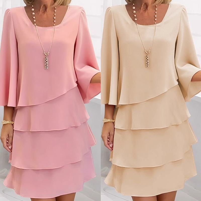 Claire - Elegant Dress With a Square Neckline